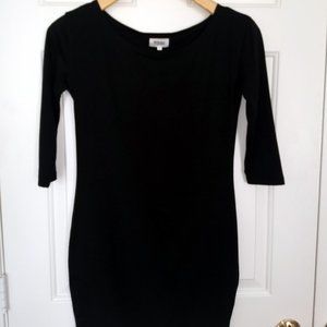 Black 3/4 sleeve fitted scoop-neck dress